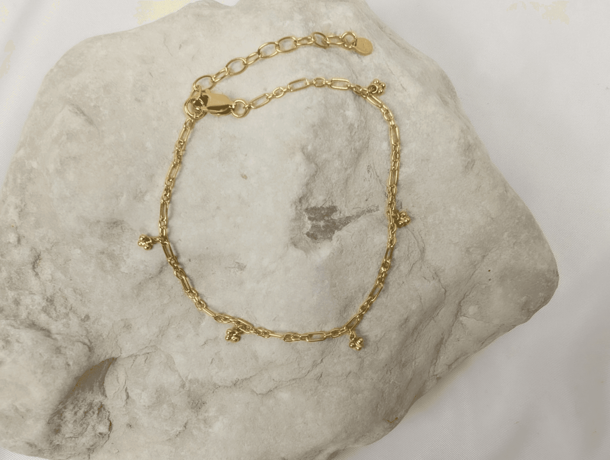 Milly-Maunder-Mini-Trio-Bubble-Clover-Charm-Bracelet-Gold-Plated-Chain-