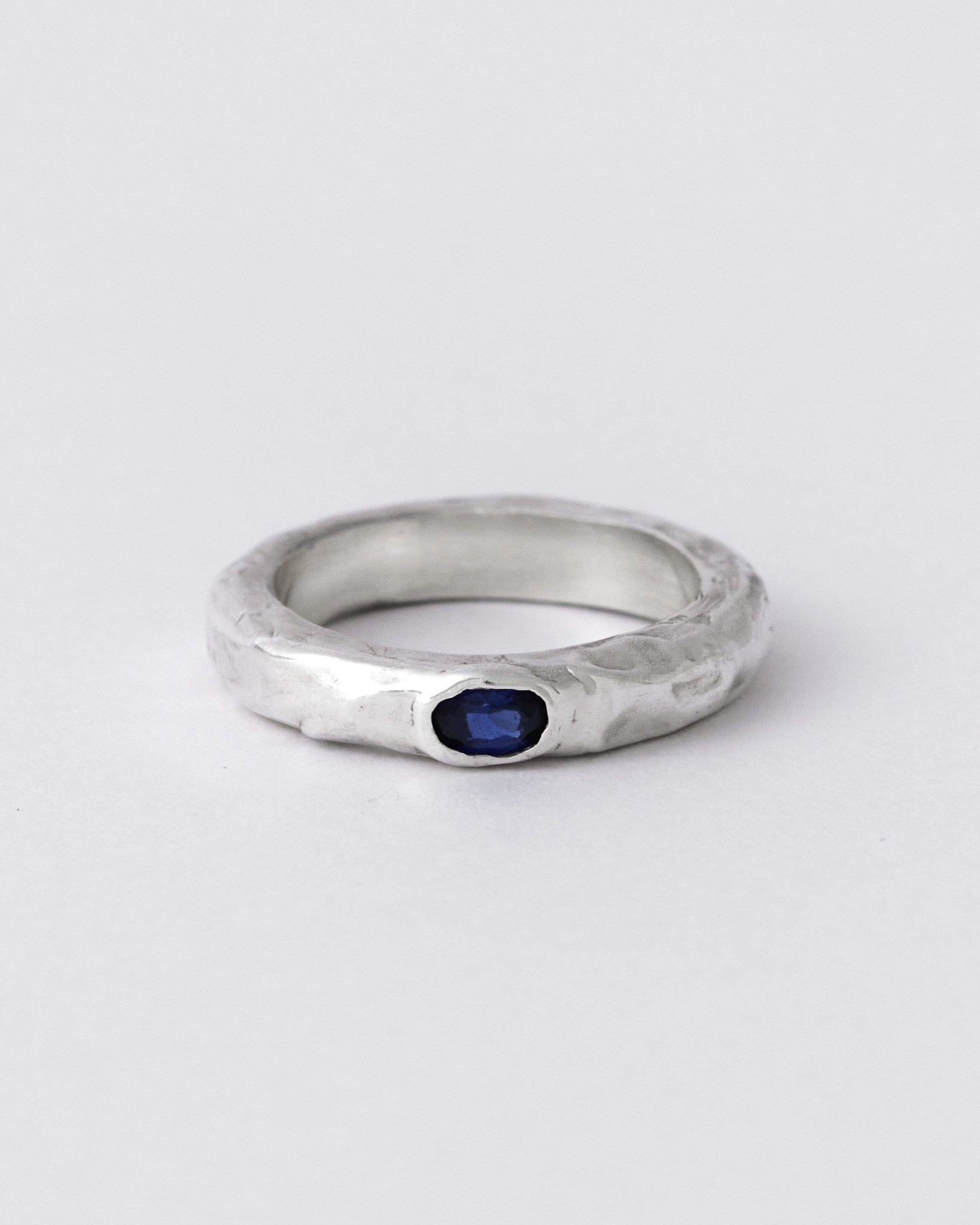 mono-flow-band-ring-KEYES-sterling-silver-band-ring-stacking-gemstone-single-stone-sapphire-blue-red-ruby-cool-timeless-gift-GOLDEN-Shopgolden.co-Curated-DemiFine-Jewellery-Brands