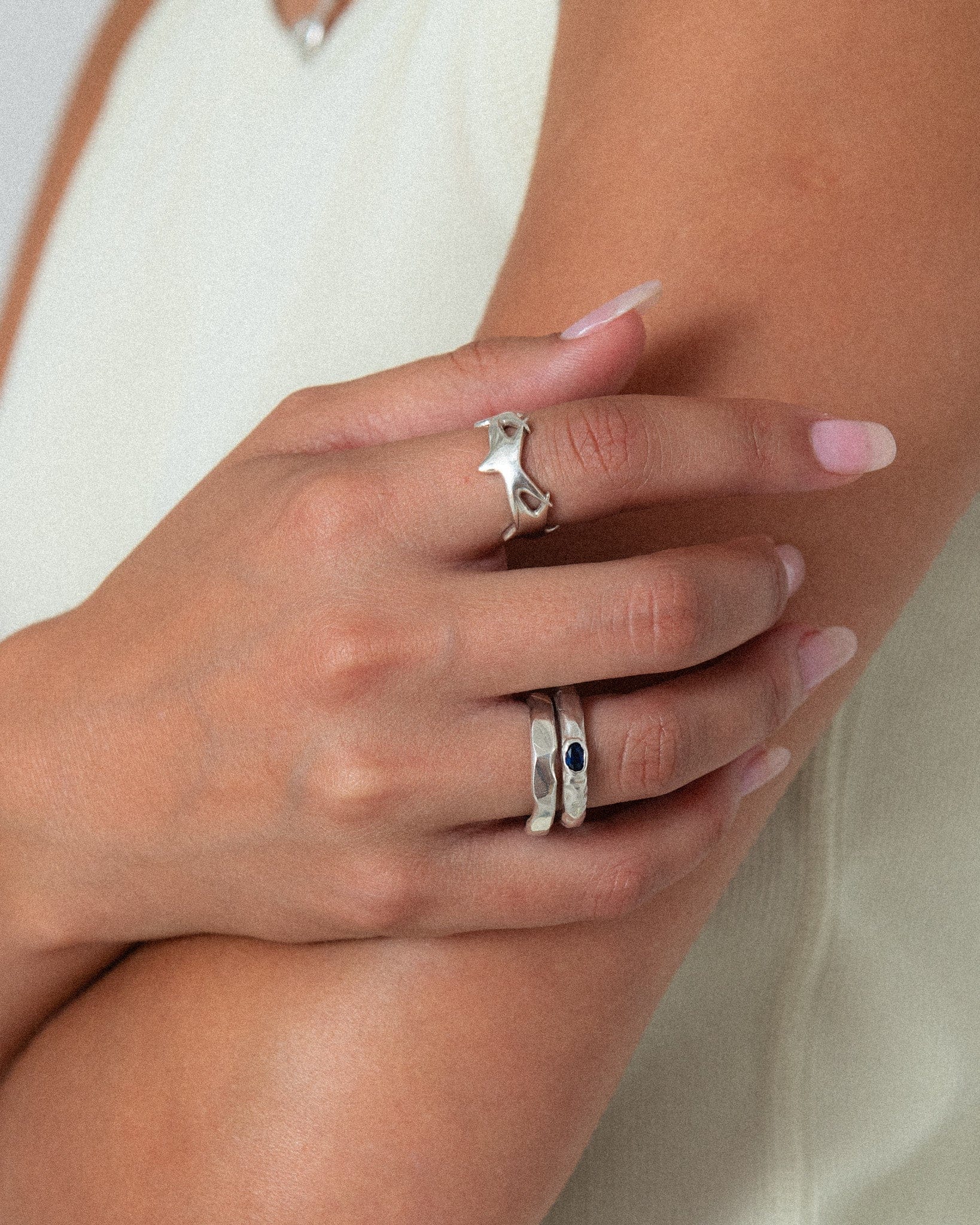 mono-flow-band-ring-KEYES-sterling-silver-band-ring-stacking-gemstone-single-stone-sapphire-blue-red-ruby-cool-timeless-gift-GOLDEN-Shopgolden.co-Curated-DemiFine-Jewellery-Brands