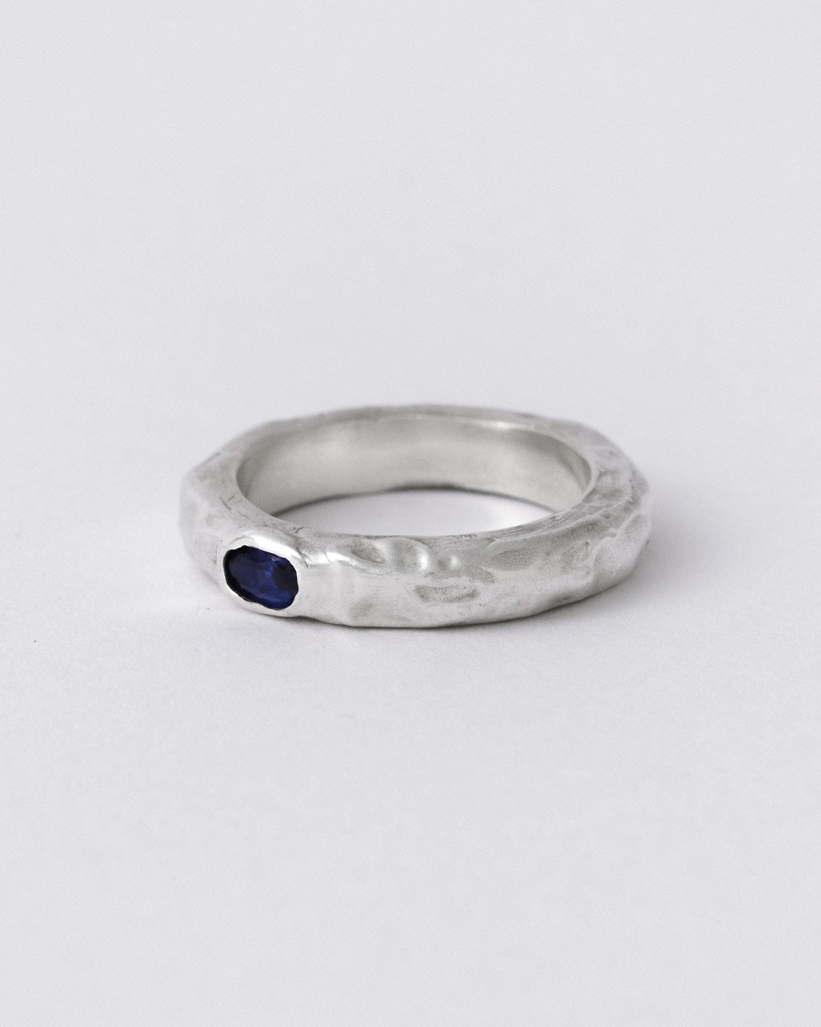 mono-flow-band-ring-KEYES-sterling-silver-band-ring-stacking-gemstone-single-stone-sapphire-blue-red-ruby-cool-timeless-gift-GOLDEN-Shopgolden.co-Curated-DemiFine-Jewellery-Brands