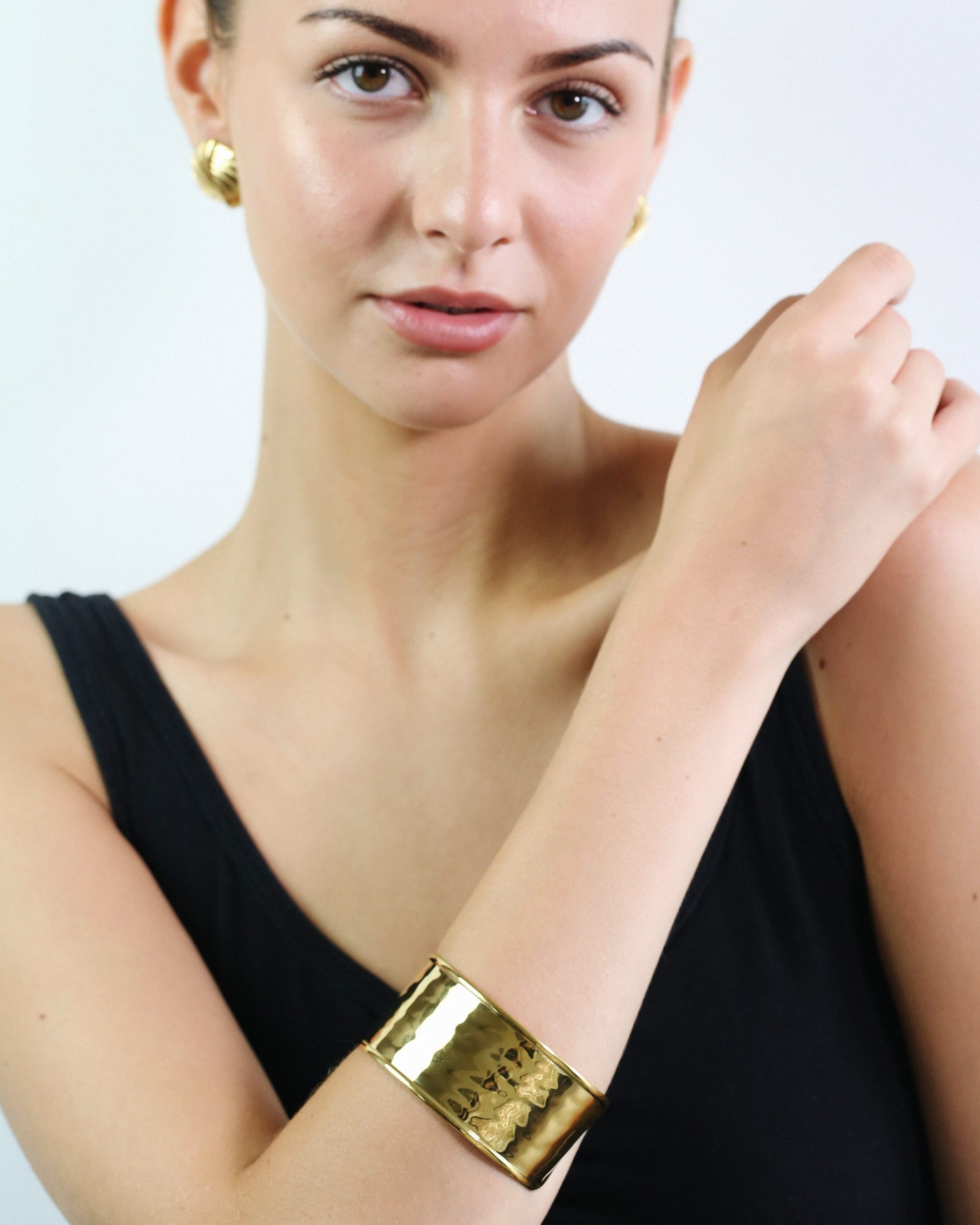 Muse Chunky Bangle - Golden