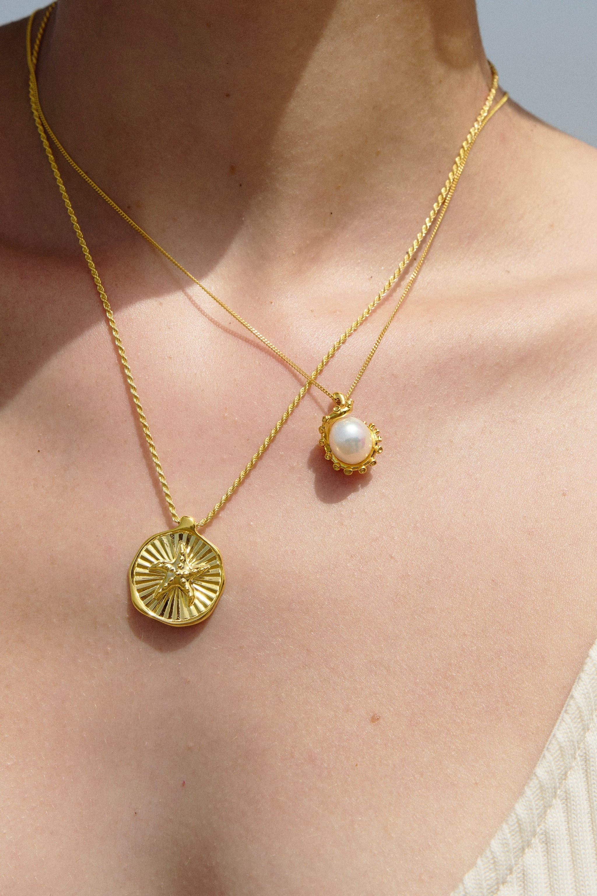 Feggeri-Okto-Freshwater-Pearl-Textured-Octopus-Marine-Inspired-Pendant-Necklace-Gold-Vermeil
