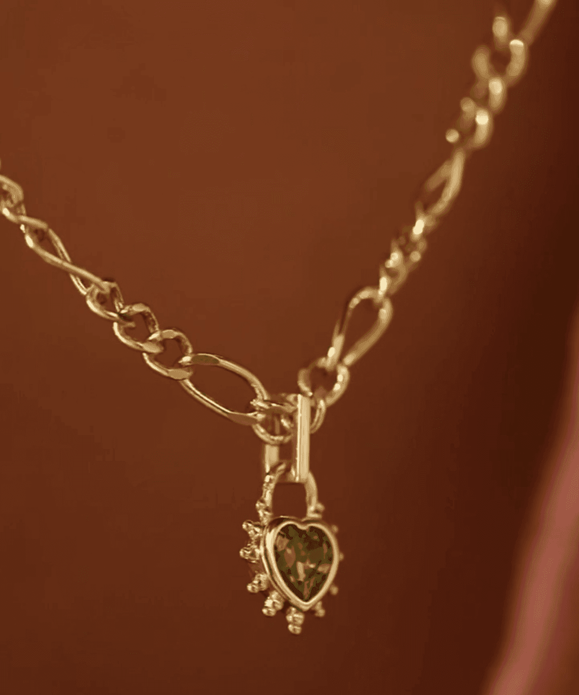 Junk-Jewels-Peridot-Green-Stone-Gemstone-Heart-Pendant-Chunky-Figaro-Chain-Necklace-Gold-Plated-Stone