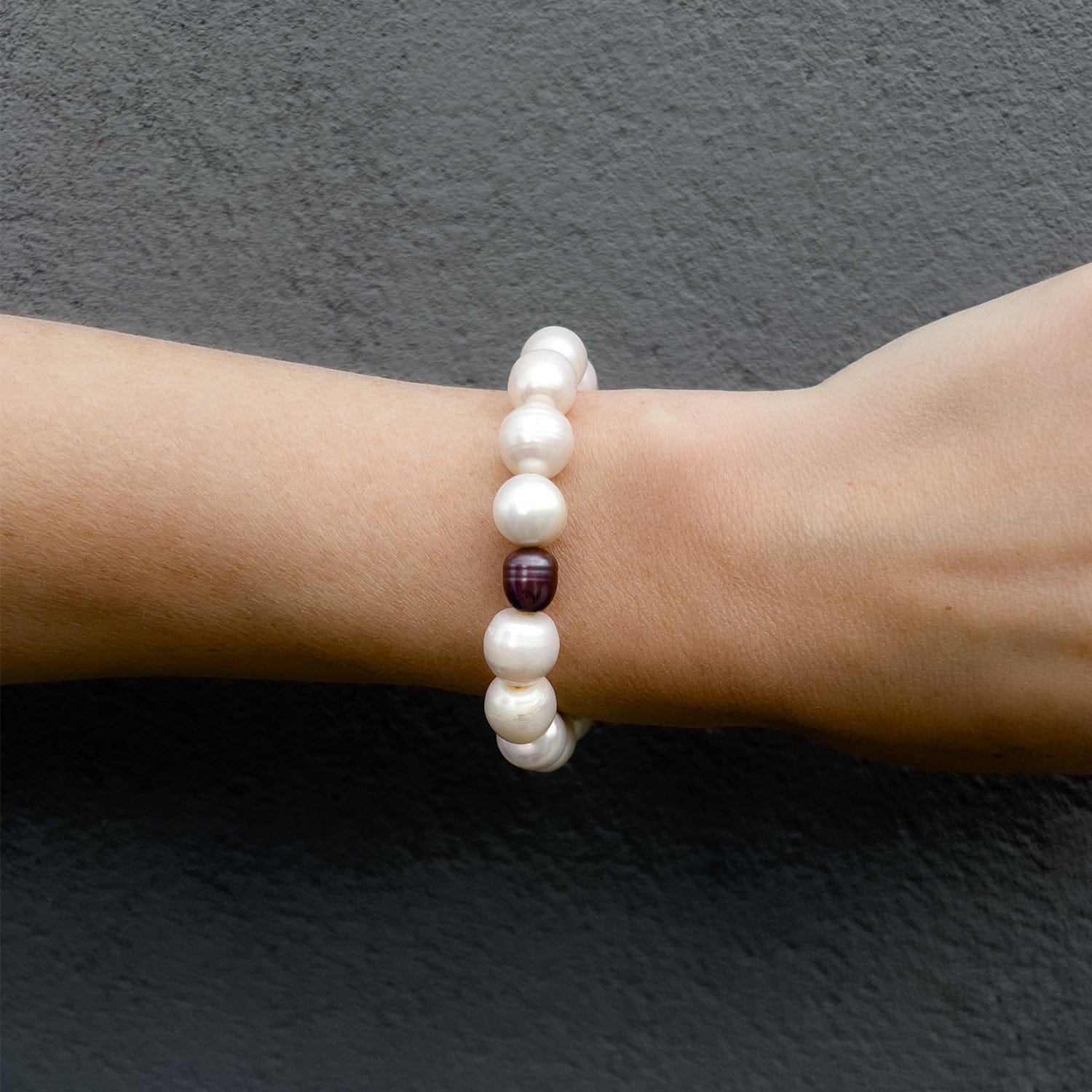 Perla Ivory Freshwater Pearl Bracelet - Golden
