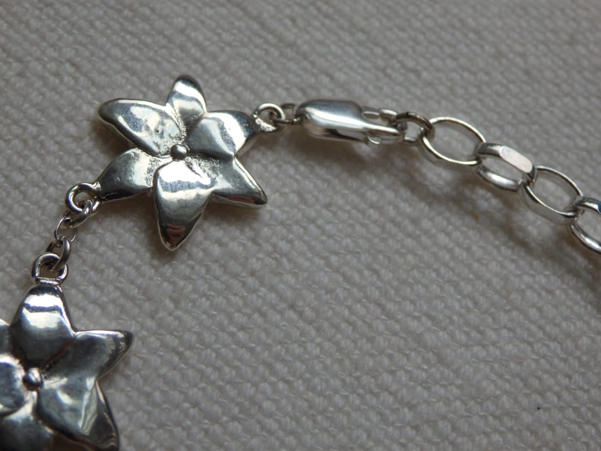 Squeeze-London-Rosella-Dream-Flower-Charm-Bracelet-Gold-Vermeil-Sterling-Silver