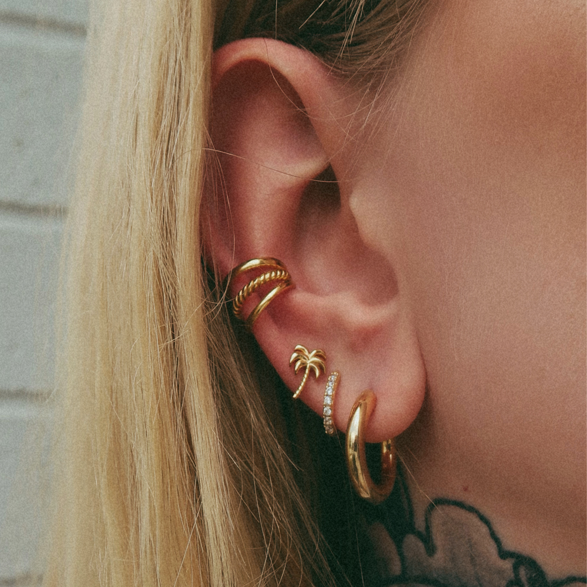 scream-pretty-silver-huggie-hoop-earrings-with-clear-cubic-zirconia-diamond-sparkle-stones-silver-gold-minimal-cool-chic-jewellery-ear-stack-everyday-demifine-comfortable-gold