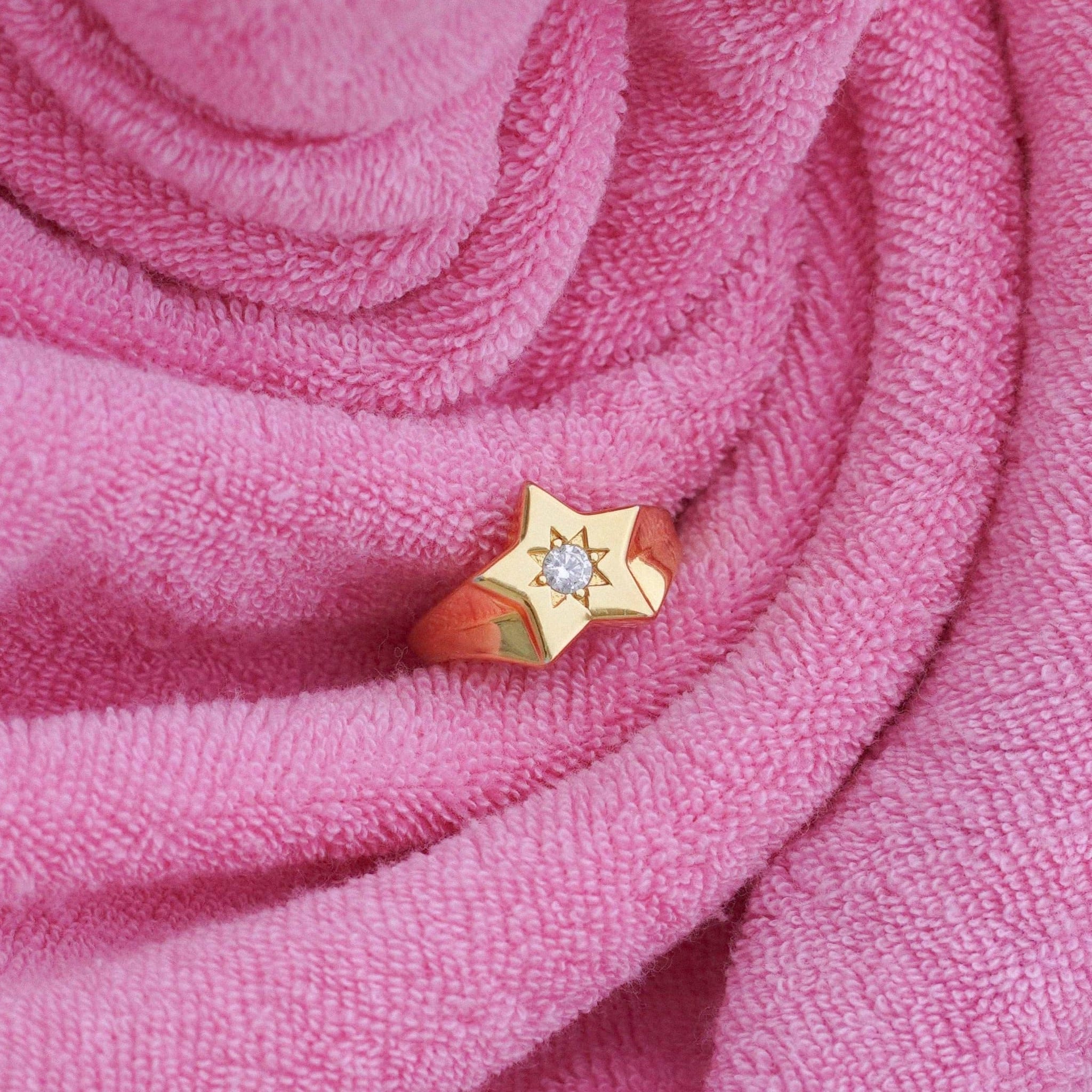 Junk-Jewels-Shooting-Star-Diamond-cubic-zirconia-Signet-Ring-gold