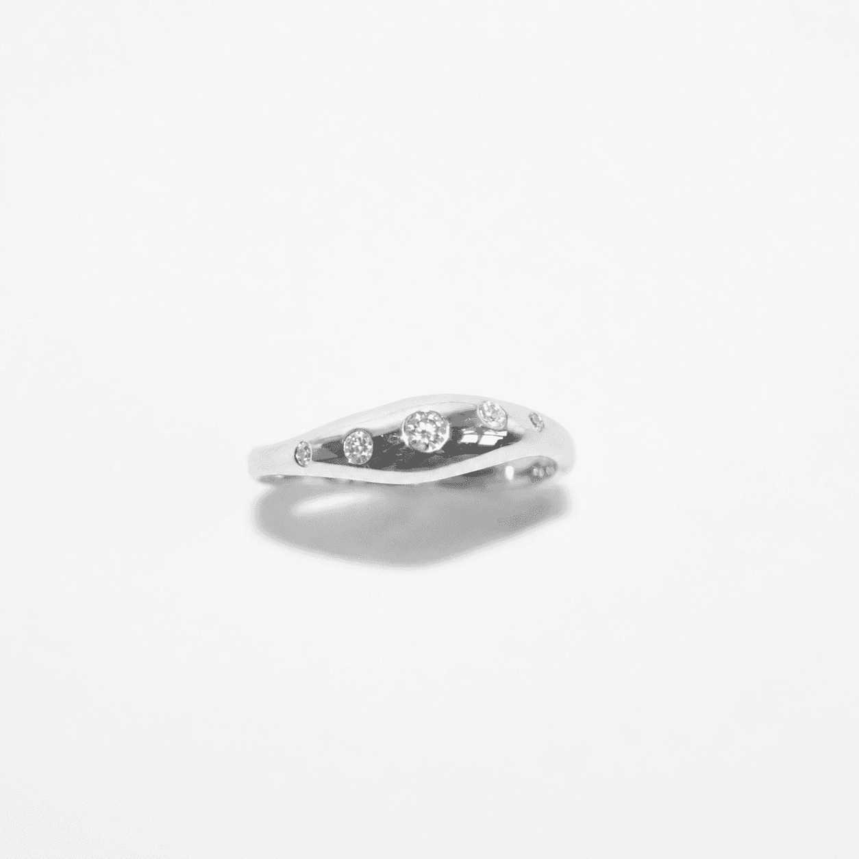 Silver Diamond Wave Bombe Ring - Golden