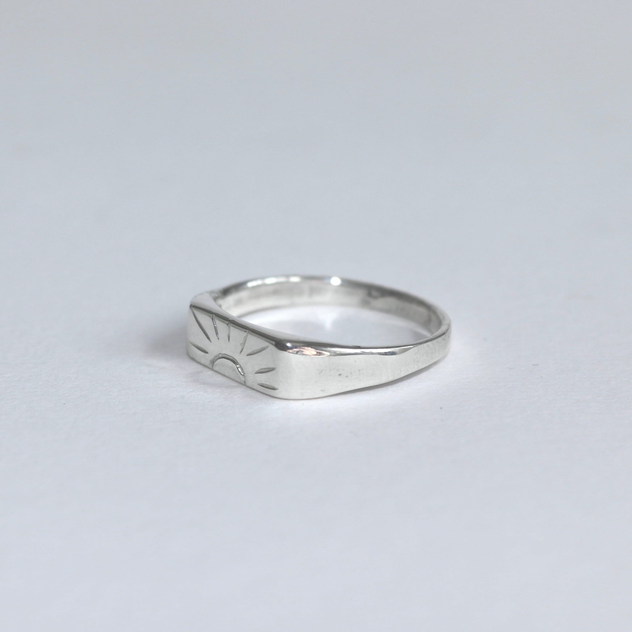 Blume-Jewellery-Sunset-Sterling-silver-signet-ring-chunky-Classic-everyday-hand-engraved-sun-design-motif-jewellery-timeless