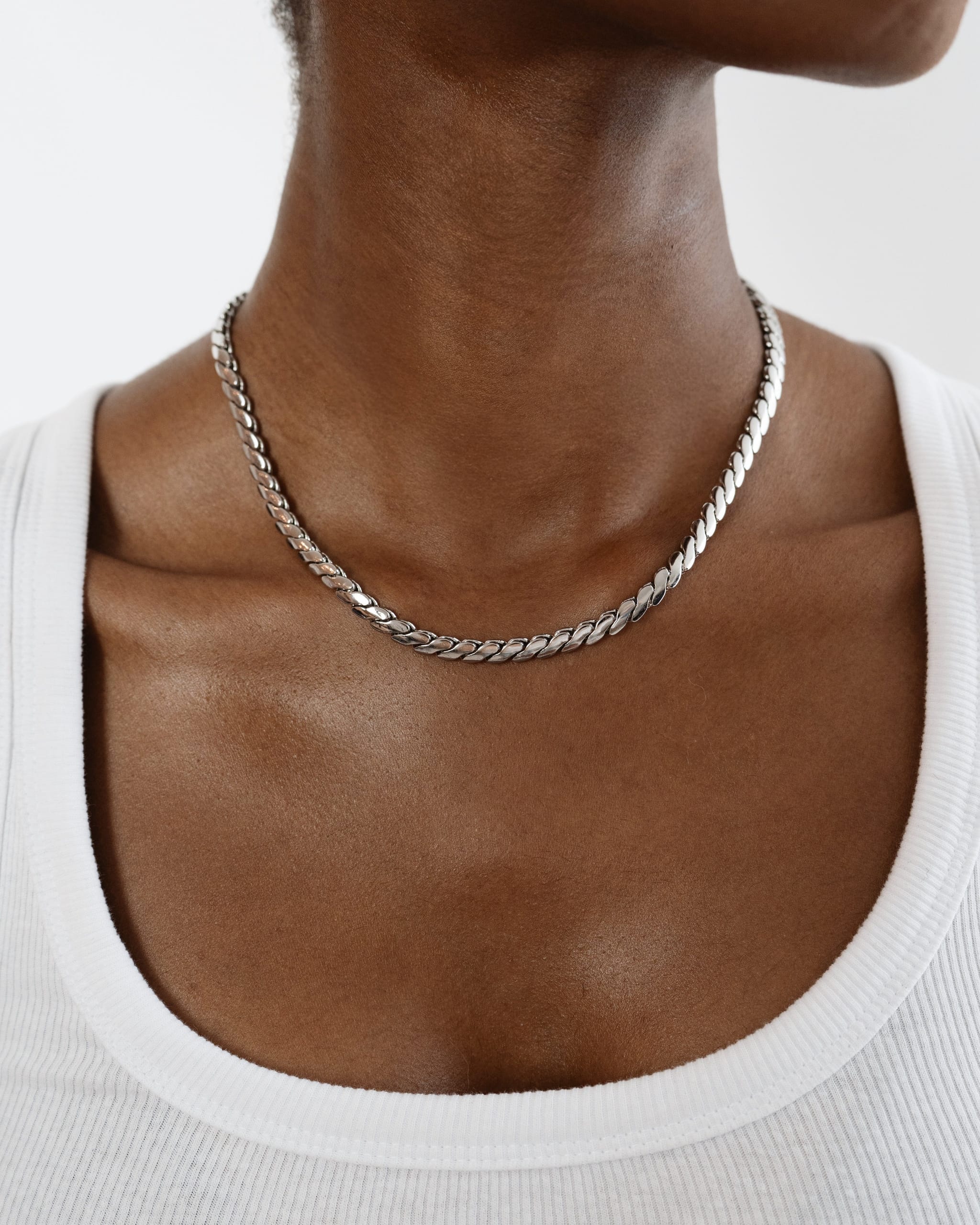 Miss-Cecilia-London-Soho-Necklace-Silver-Rhodium-Plated-Chunky-Twisted-Vintage-Inspired-Chain-Statement-Everyday-Jewellery-Demi-Fine-Cool-Contemporary-Timeless-Elegant