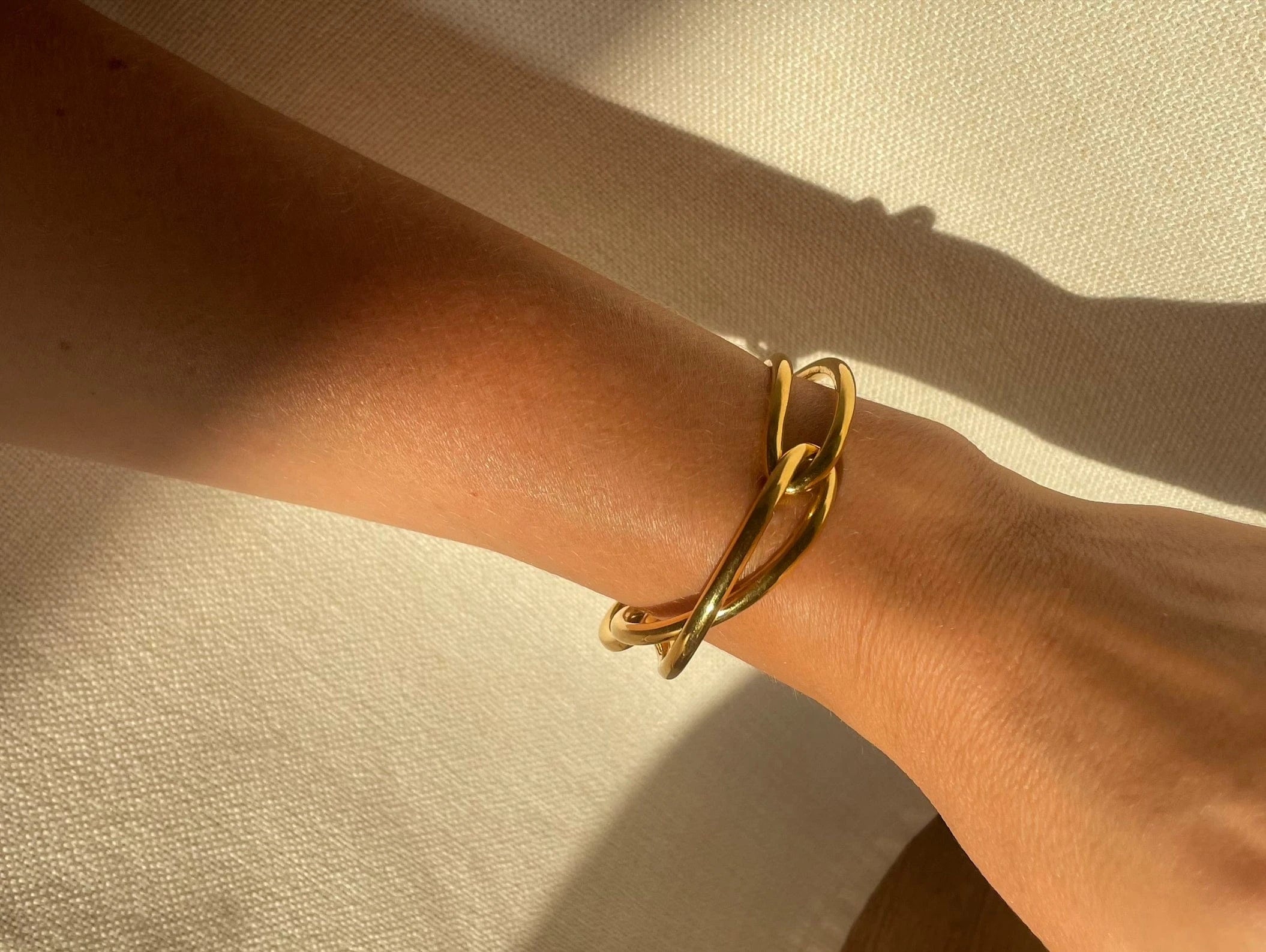 Ruddock-Soma-Bangle-Cuff-Interlocking-Interwoven-Tublar-Scultpural-twisted-clean-lines-forms-modern-statement-bracelet-Sleek-minimal-cool-jewellery-demifine-gold-plated-18ct