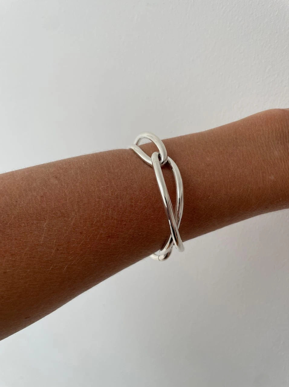 Ruddock-Soma-Bangle-Cuff-Interlocking-Interwoven-Tublar-Scultpural-twisted-clean-lines-forms-modern-statement-bracelet-Sleek-minimal-cool-jewellery-demifine-gold-plated-18ct