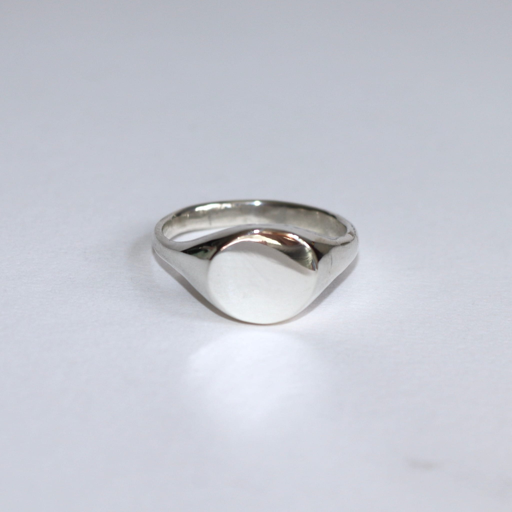 Blume-Jewellery-The-Blume-Signet-Ring-Classic-Timeless-Everday-Round-Signet-Ring-Vintage-Inspired-Easy-Effortless-Jewellery-Handmade-Pinky-Band-Cool-UK