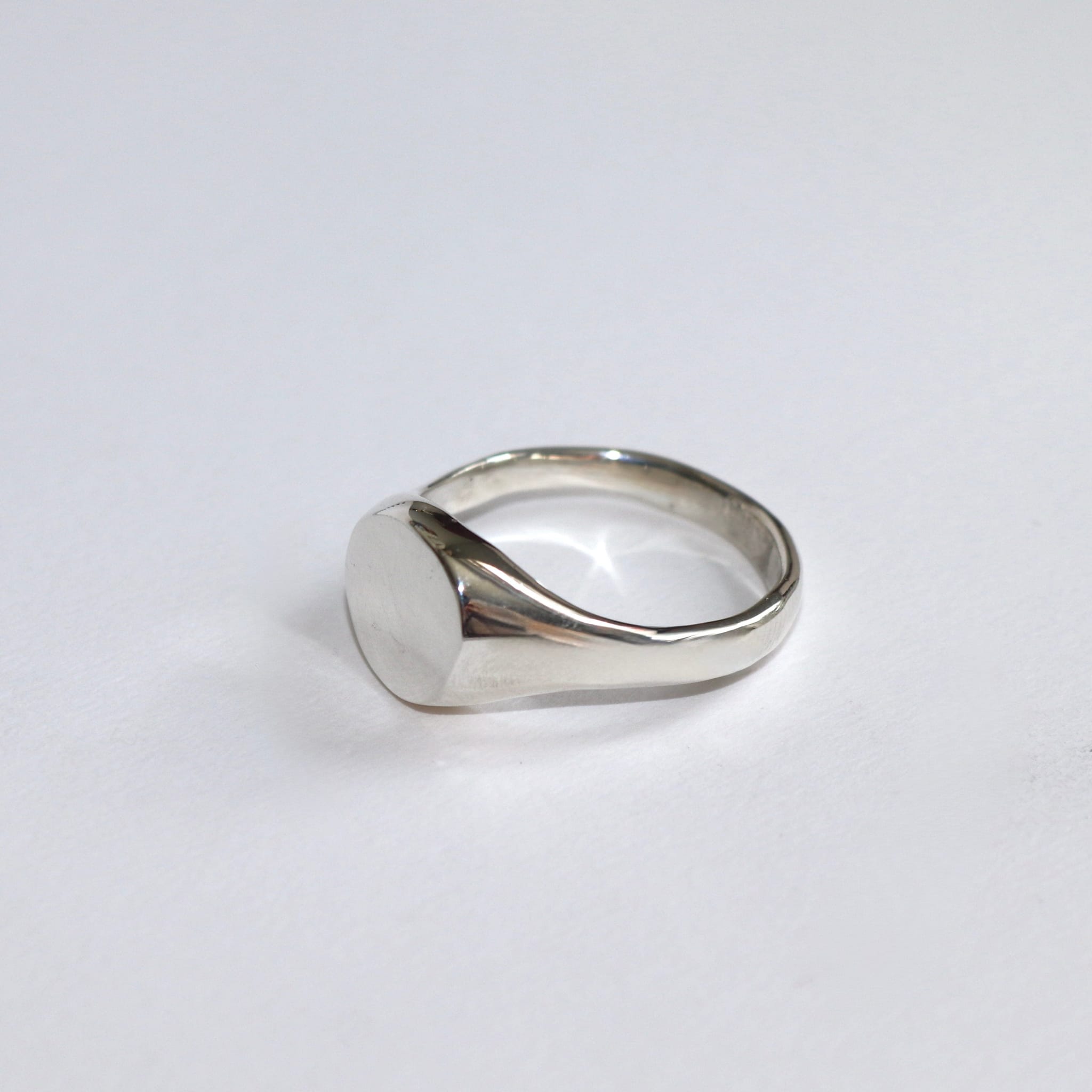 Blume-Jewellery-The-Blume-Signet-Ring-Classic-Timeless-Everday-Round-Signet-Ring-Vintage-Inspired-Easy-Effortless-Jewellery-Handmade-Pinky-Band-Cool-UK