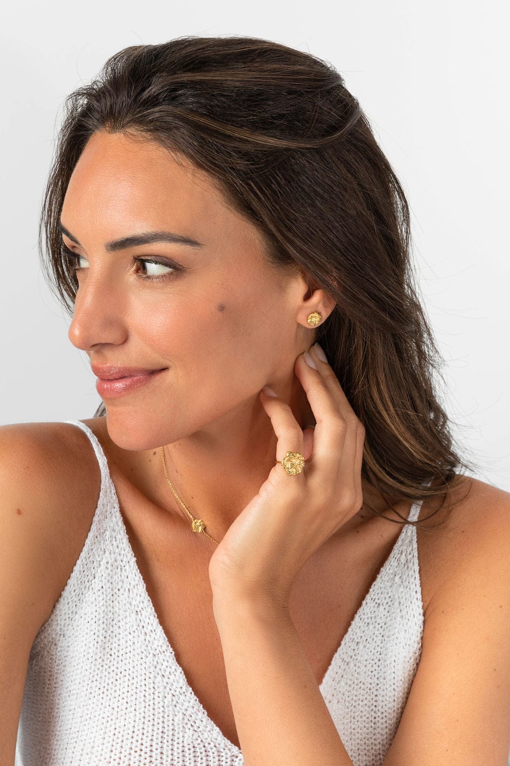 Liz-Crow-London-Presence-The-Deep-Stillness-18ct-Gold-Vermeil-Sculptural-Ring-Molten-Texture-Solitaire-Stacking