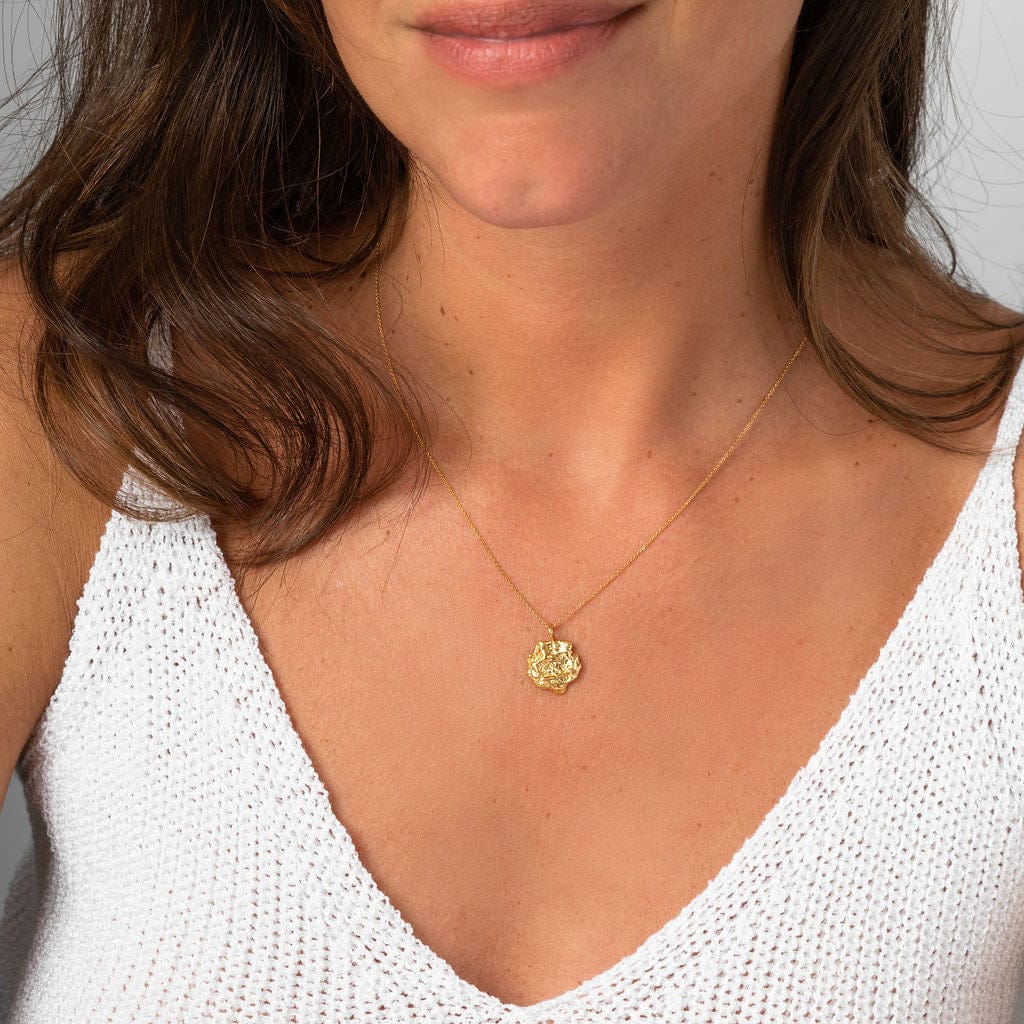 Liz-Crow-London-Presence-Pendant-18CT-GOLD-The-Deep-Stillness-Necklace-Textured-Molten-Sculptural-Coin-Circle-Pendant