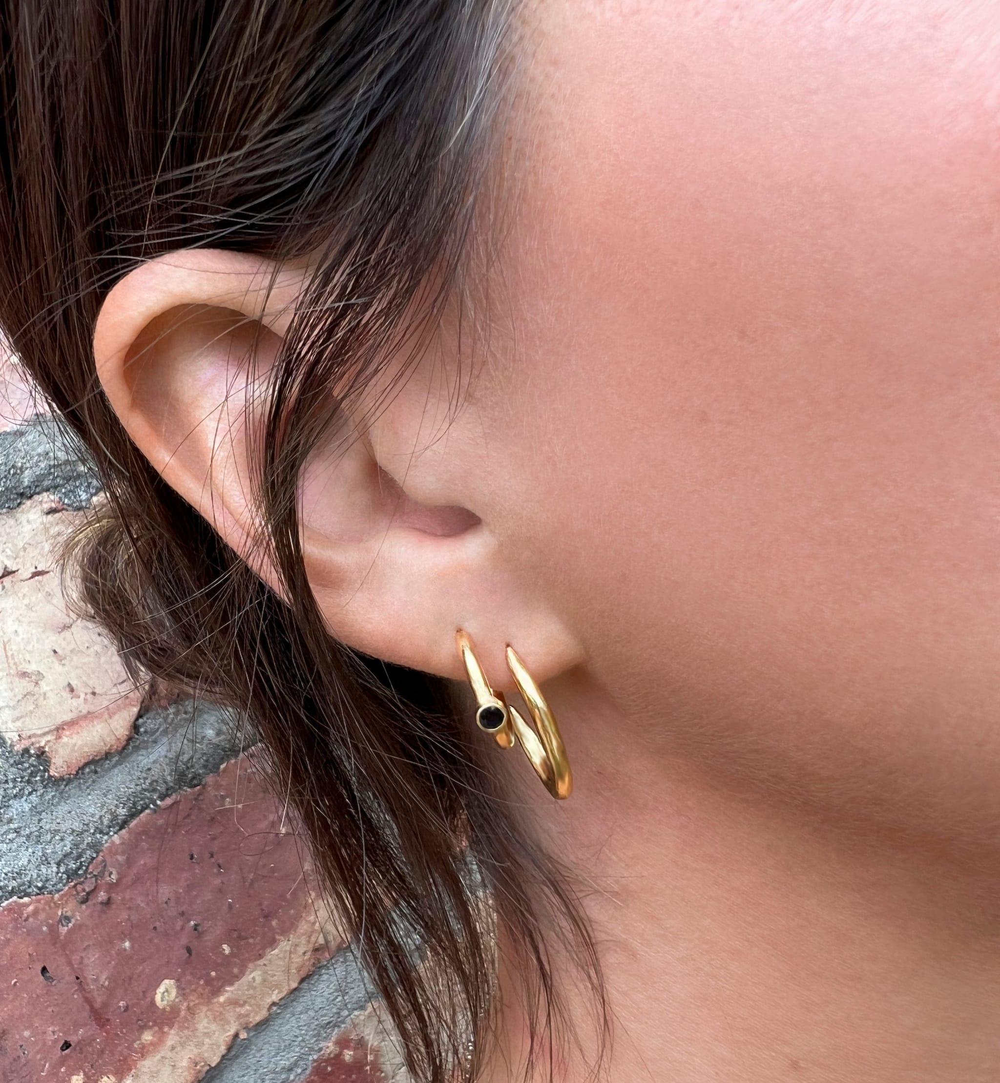 Tory-Long-The-Hoop-Gold-Vermeil-Black-Sapphire-Hoops-Earrings-Sleek-Minimal-Stacking