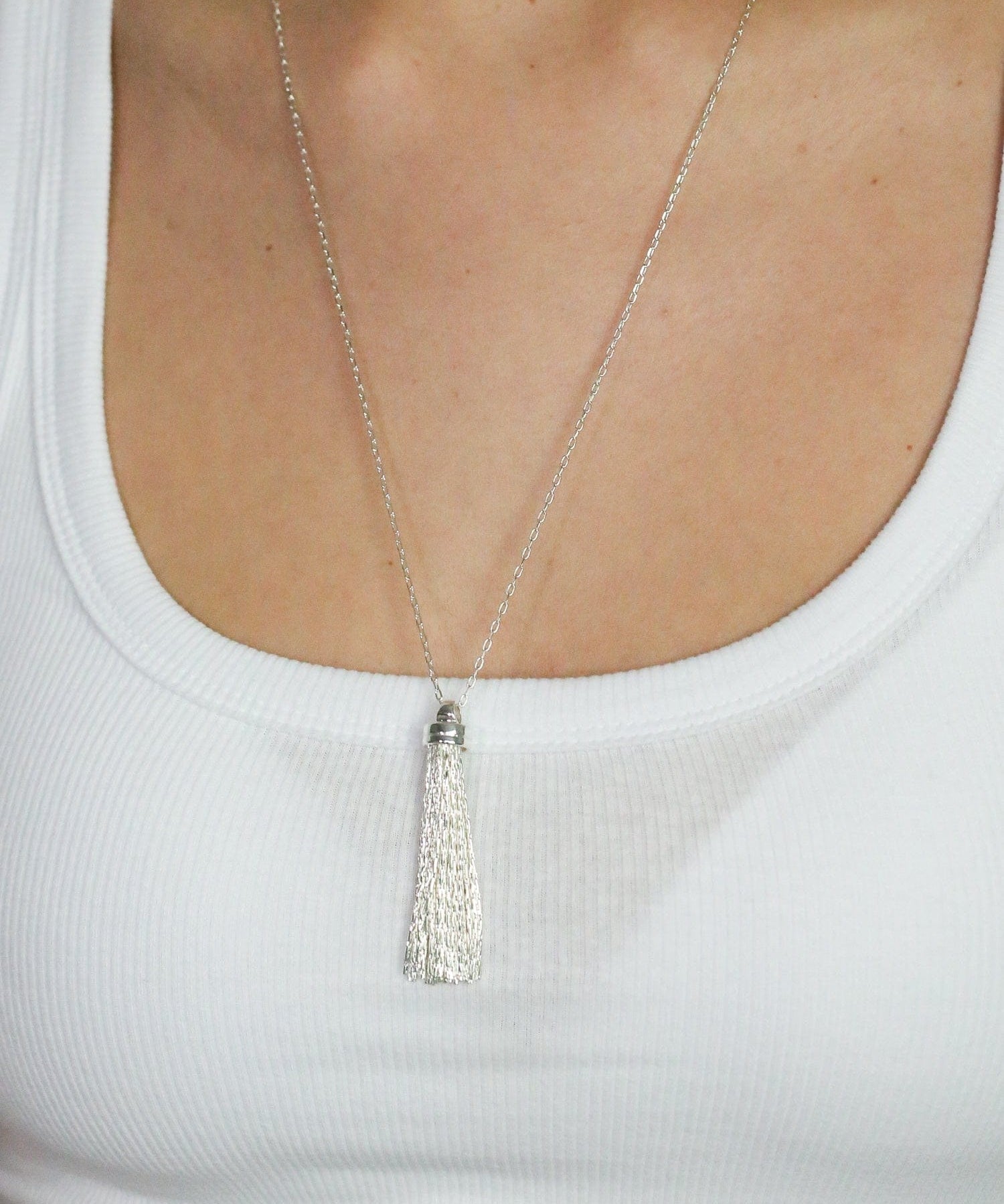 The Tassel Drop Necklace - Golden