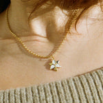 Squeeze-Jewellery-London-Tiny-Ghost-Chunky-Chain-Flower-Pendant-Lily-Necklace-GOld-Silver-Vanilla-Cream-Statement-Cool-Cute-Jewellery