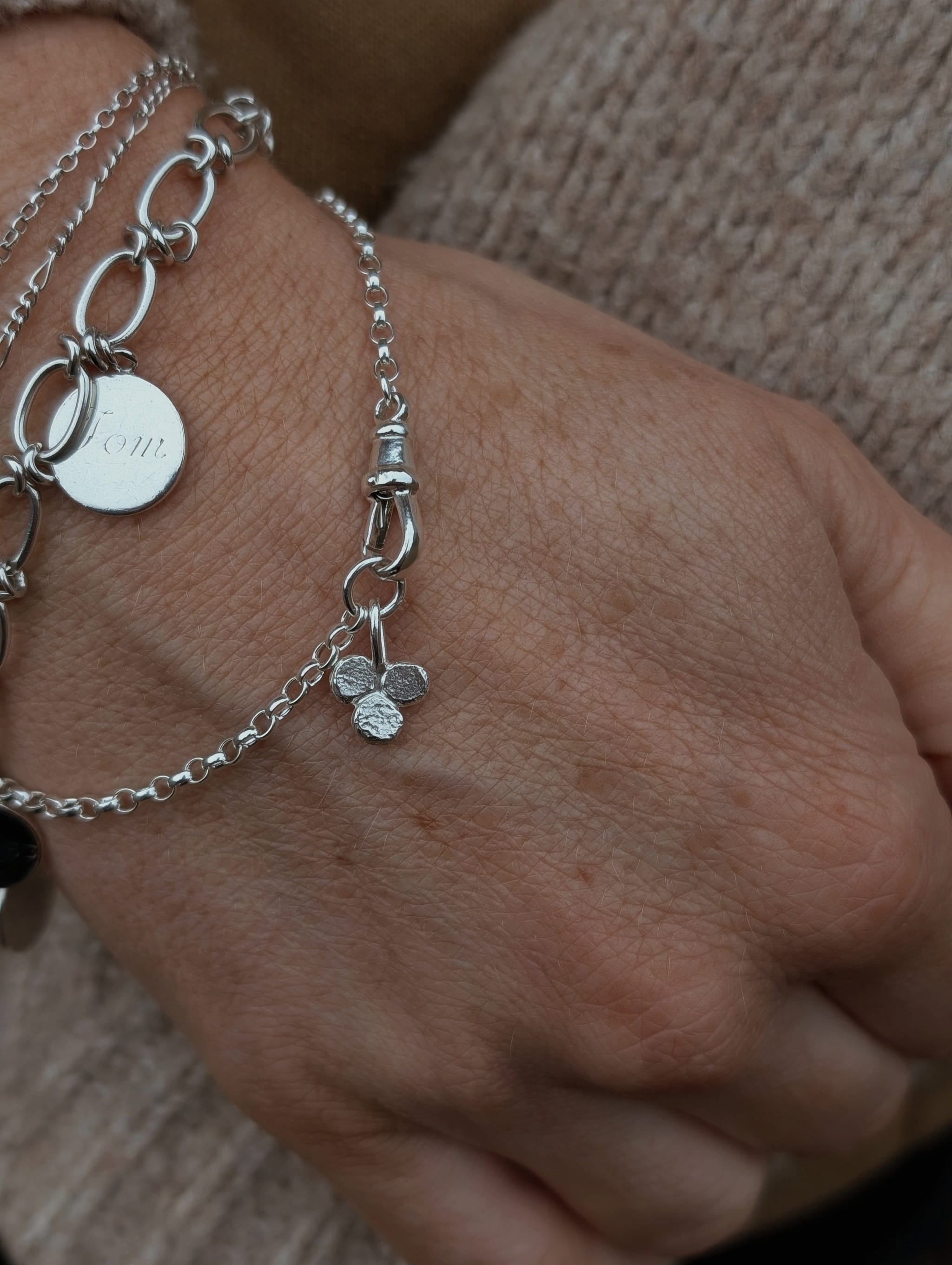 Milly-Maunder-Trio-Pebble-Clover-Charm-Chain-Rustic-Vintage-Heirloom-Bracelet-Chain-Gold-Plated-18ct-Stacking
