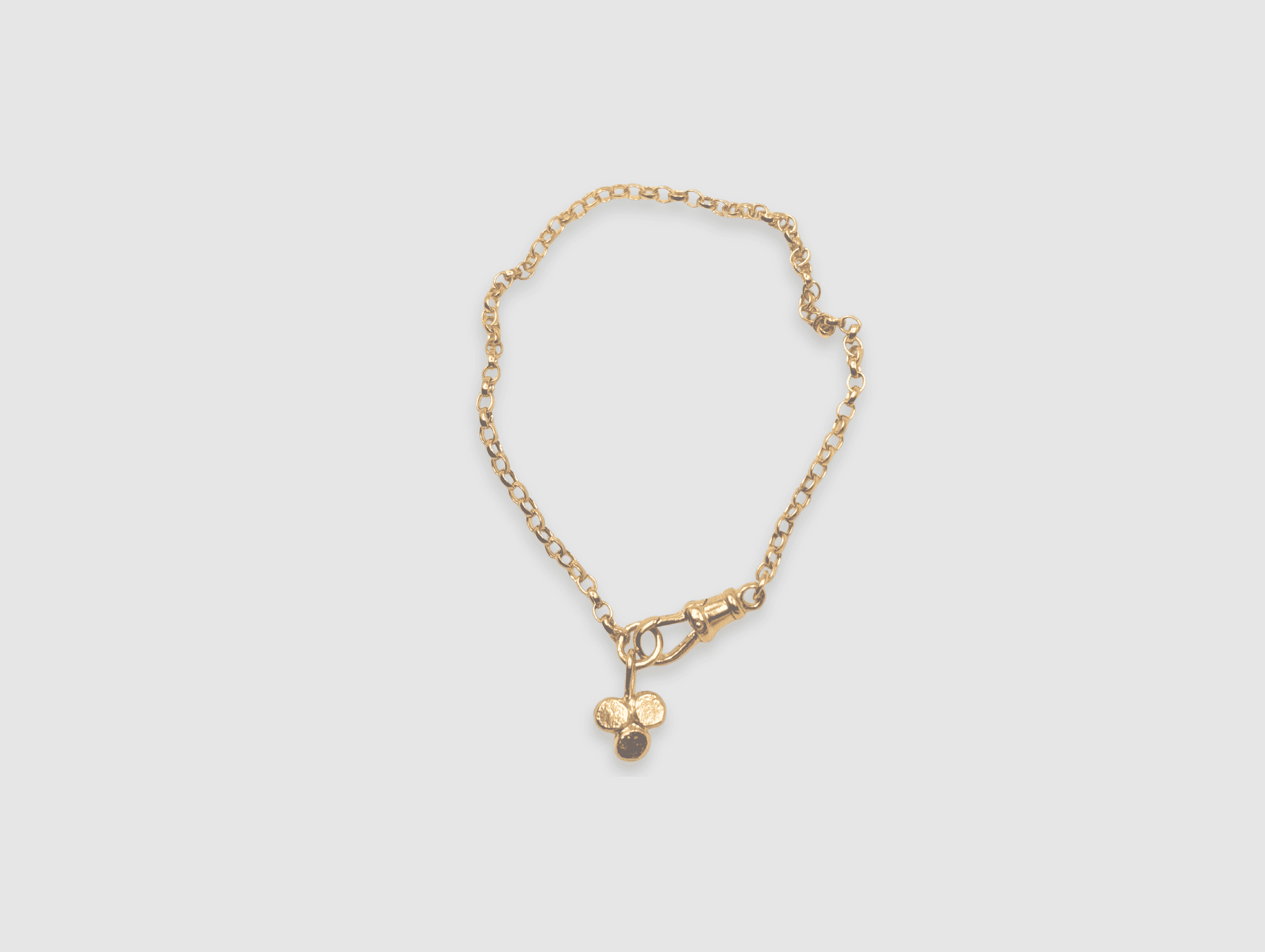 Milly-Maunder-Trio-Pebble-Clover-Charm-Chain-Rustic-Vintage-Heirloom-Bracelet-Chain-Gold-Plated-18ct-Stacking
